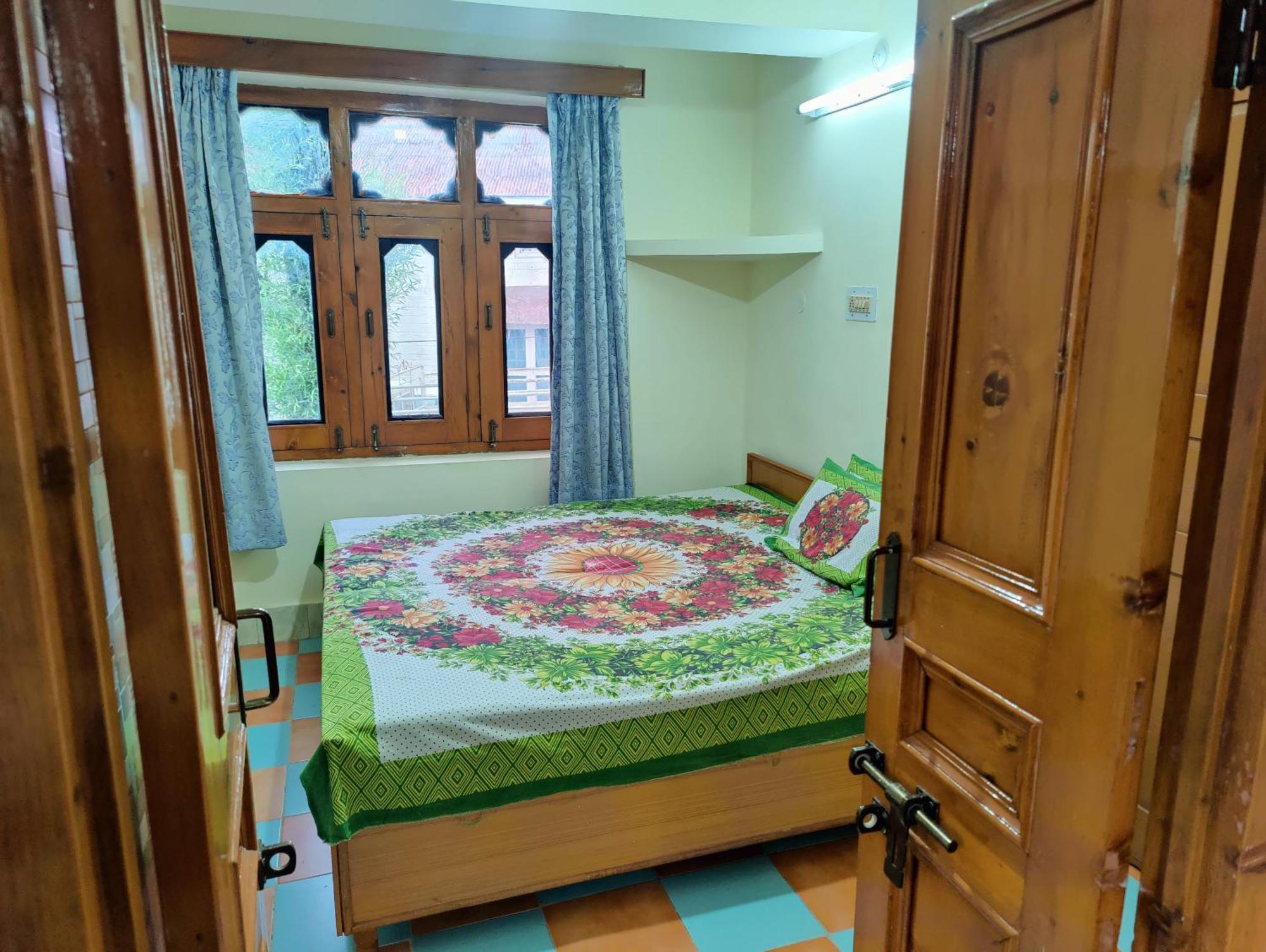 Silk Route Home Stay Kalpa Bilik gambar